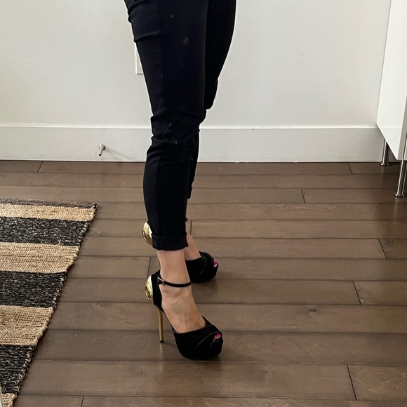 3/$30 (bundle) Black velvet heel - Picture 10 of 12
